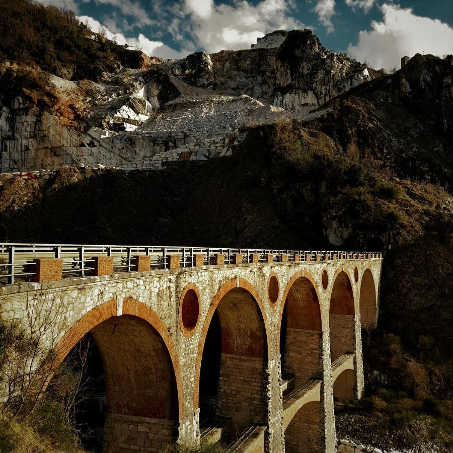 Monti Guesthouse Monti di Licciana Nardi Eksteriør billede