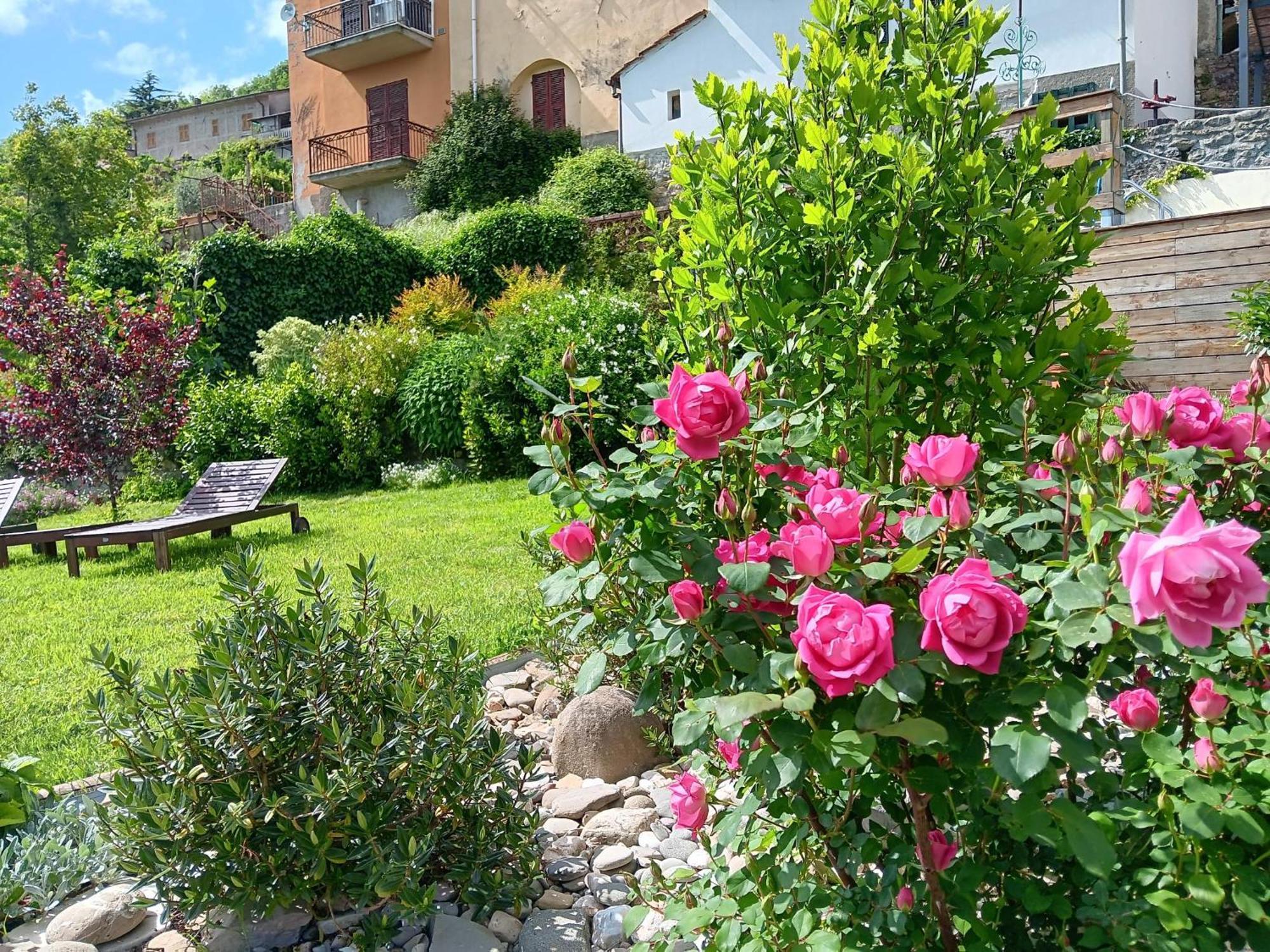 Monti Guesthouse Monti di Licciana Nardi Eksteriør billede