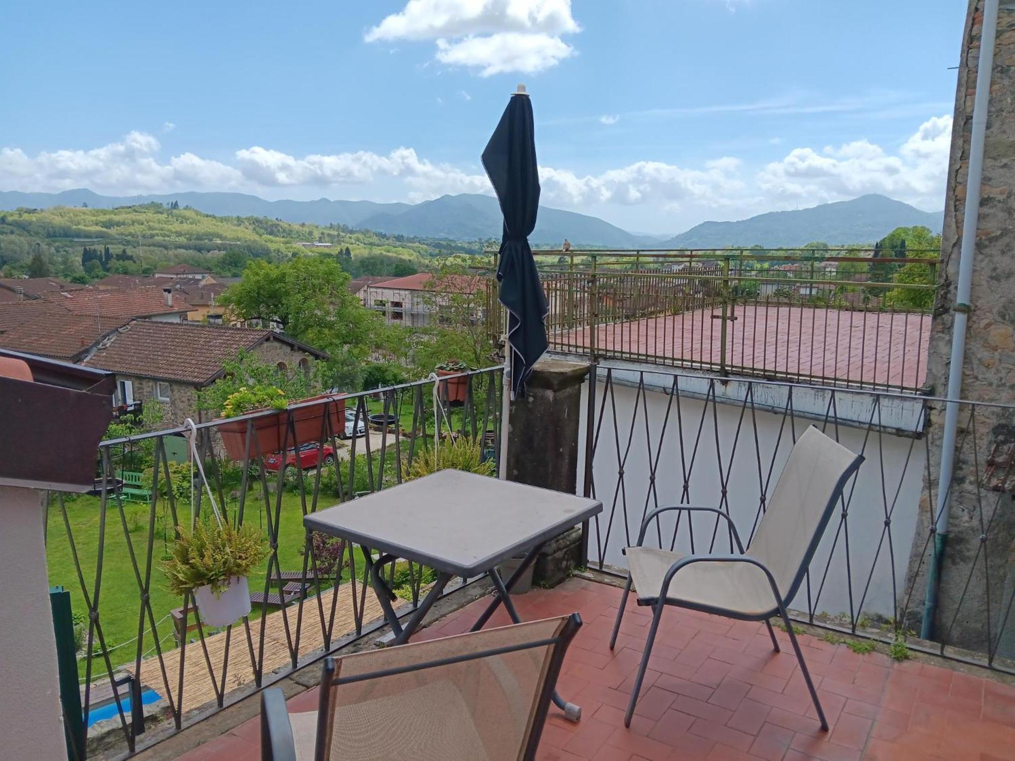 Monti Guesthouse Monti di Licciana Nardi Værelse billede
