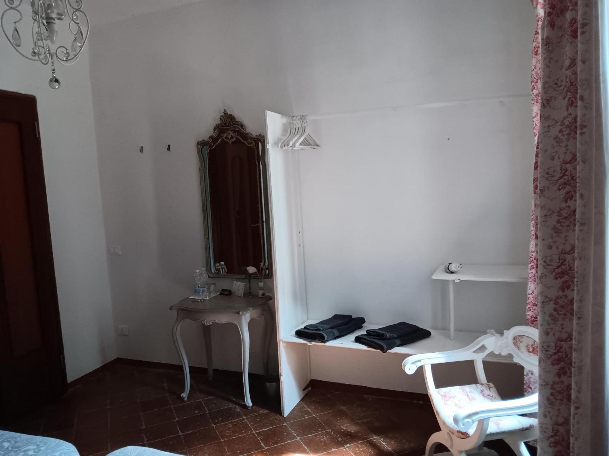 Monti Guesthouse Monti di Licciana Nardi Eksteriør billede