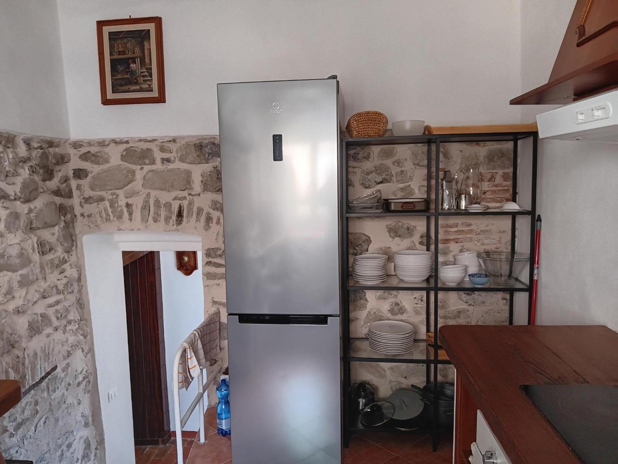 Monti Guesthouse Monti di Licciana Nardi Eksteriør billede