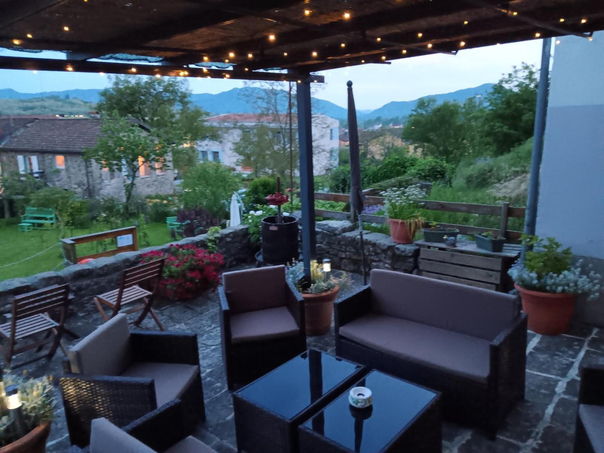 Monti Guesthouse Monti di Licciana Nardi Eksteriør billede