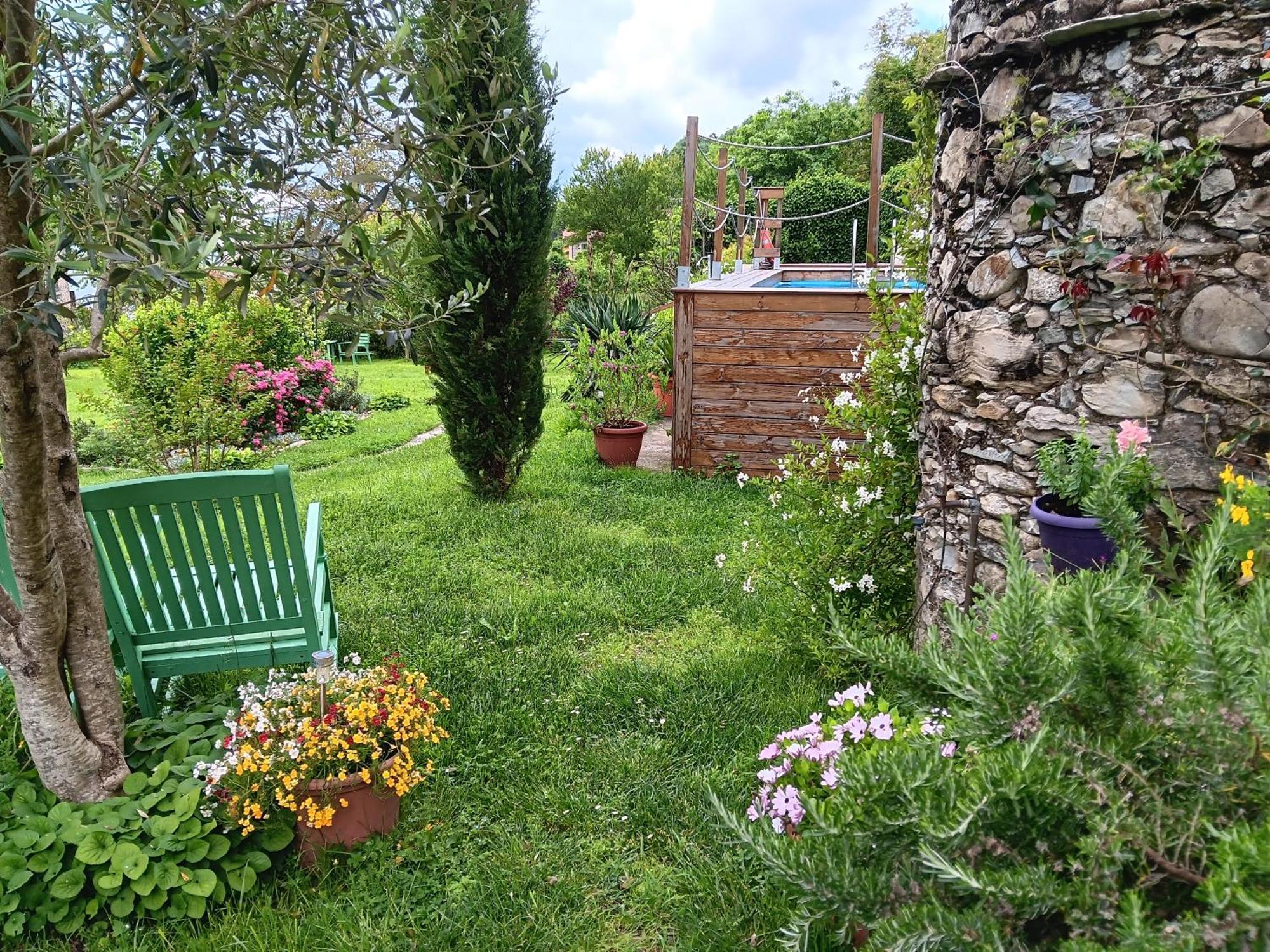Monti Guesthouse Monti di Licciana Nardi Eksteriør billede