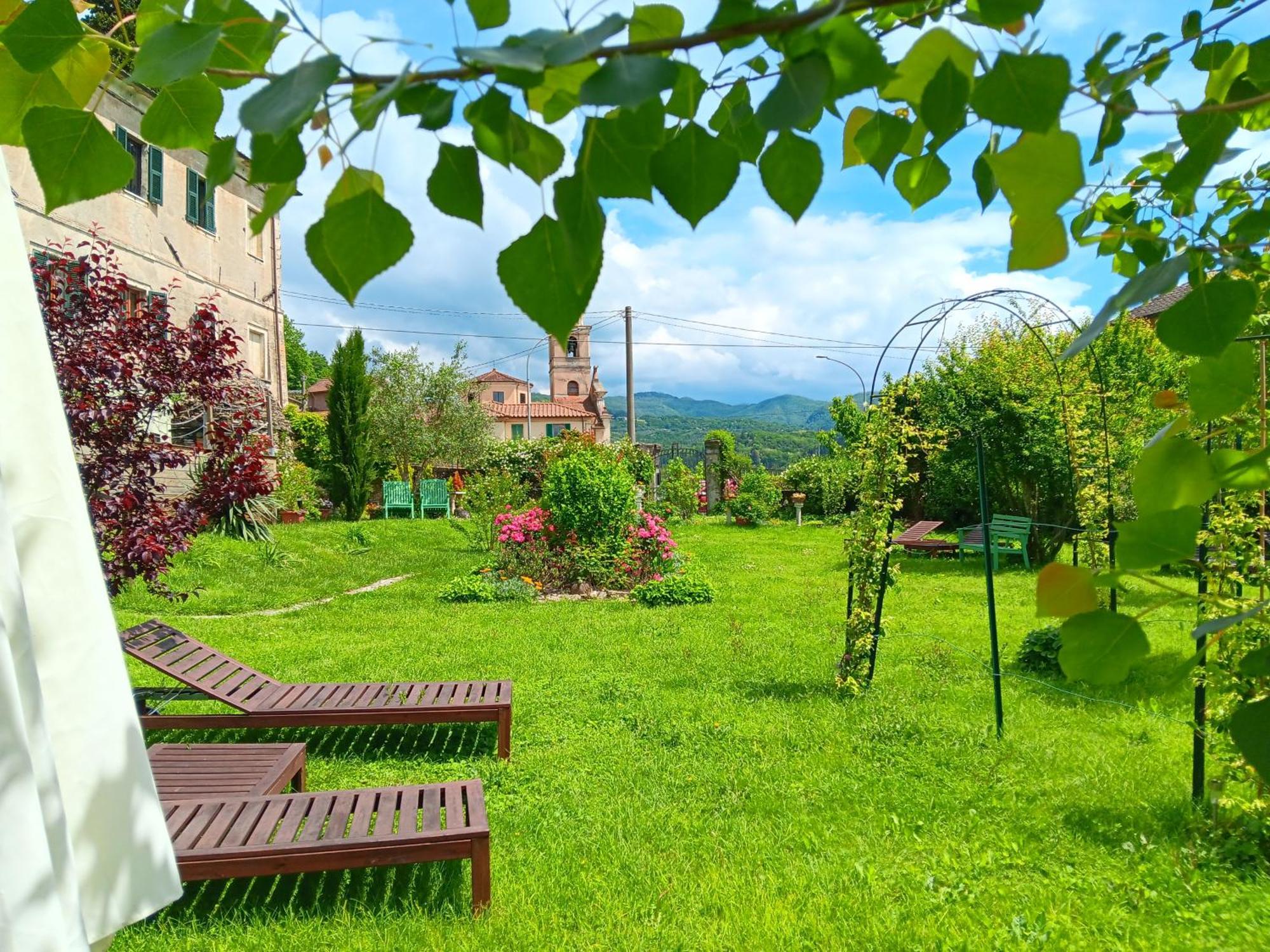 Monti Guesthouse Monti di Licciana Nardi Eksteriør billede